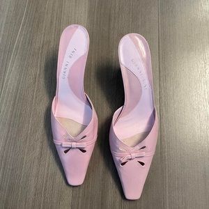 Gianni Bini kitten heels